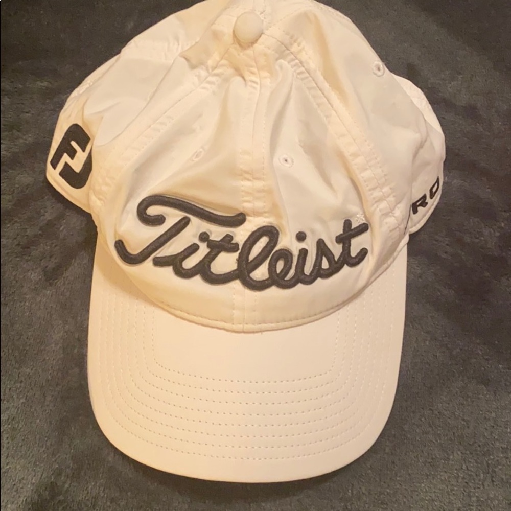 Men’s titleist hat